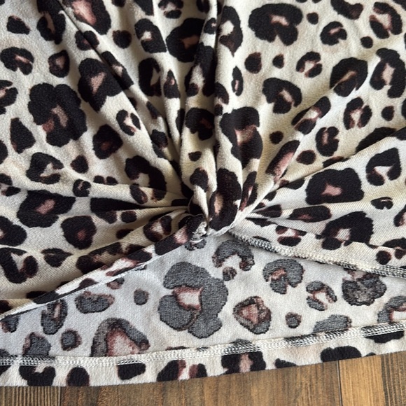 Cheetah Lounge Set - Picture 10 of 10